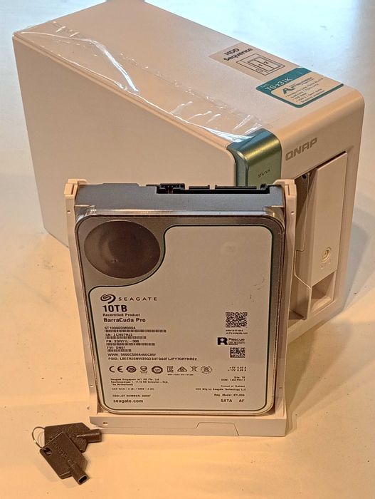 NAS QNAP TS-231K + Seagate Barracuda Pro 10TB – stan idealny