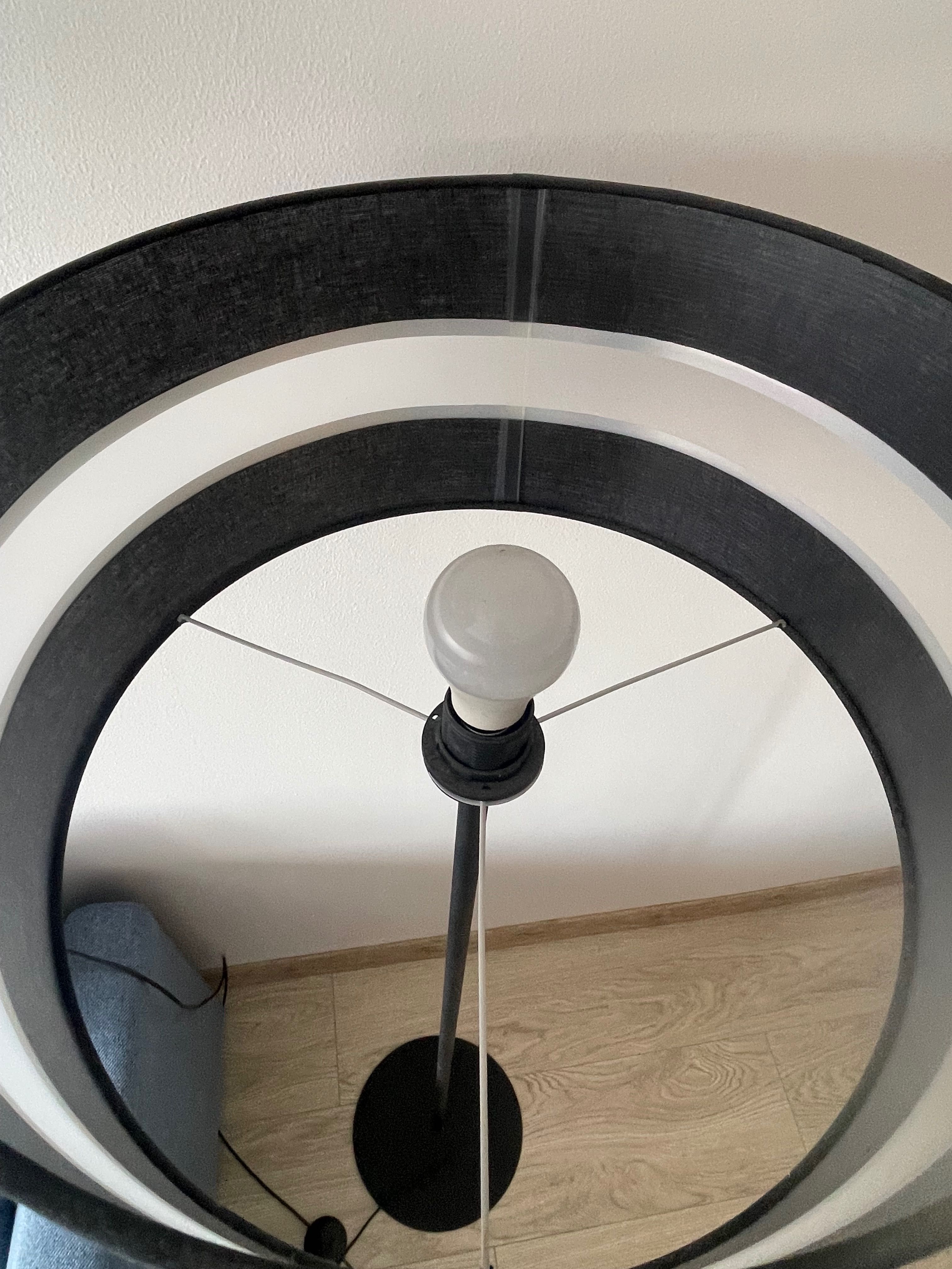 Czarna Lampa stojąca lampka nocna