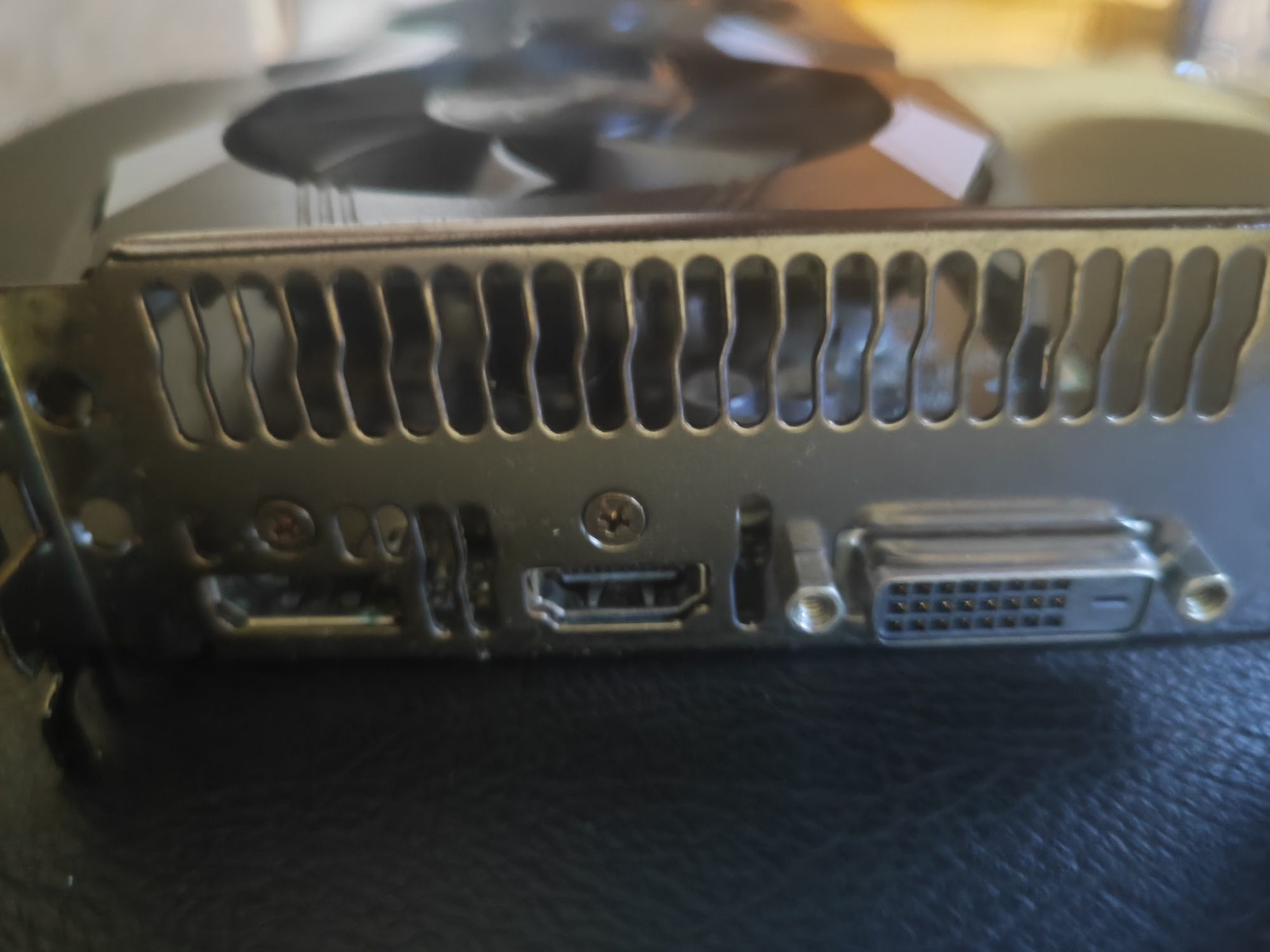 Placa gráfica GeForce GTX ASUS 1050 2gb