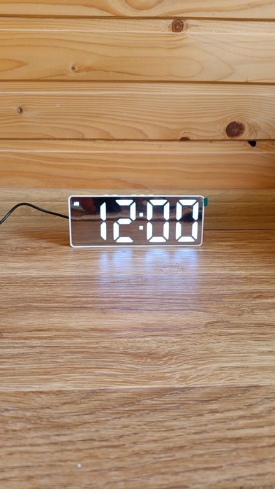 Годинник. Настільний годинник. Led. Будильник