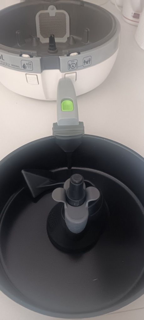 Fritadeira eléctrica Tefal - avariada
