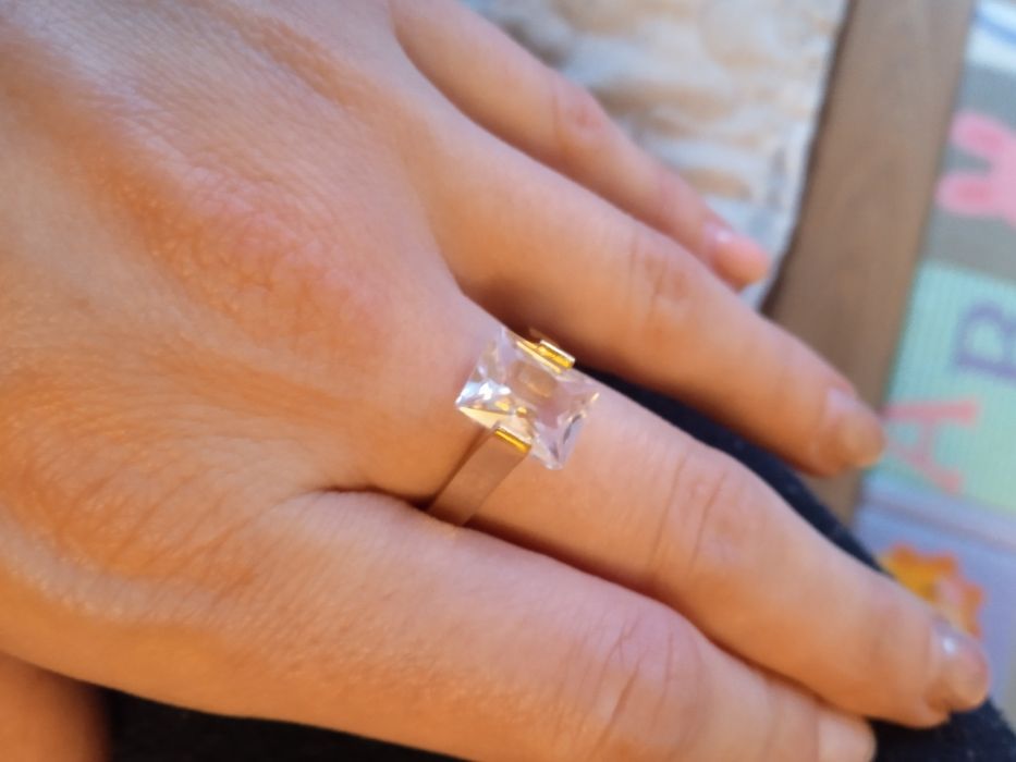 Pierścionek cyrkonia złoty stal chirurgiczna