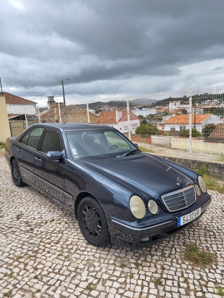 Mercedez E270 cdi ano 1999 caixa automática em excelente estado geral.