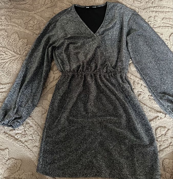 Чорна сукня на дівчину.