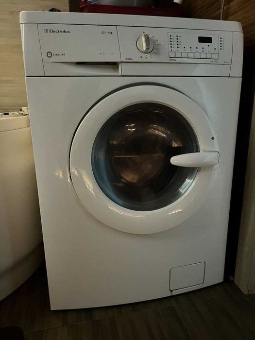 Продам ДЕШЕВО  стиральную машину Электролюкс