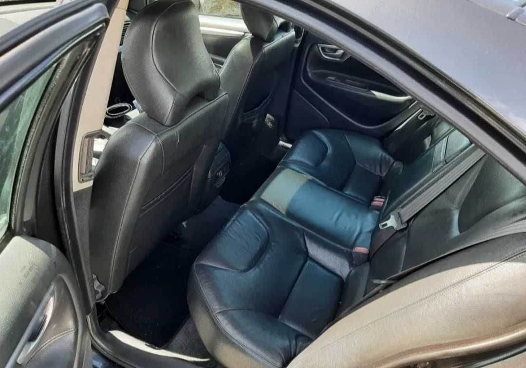 Vendo volvo S60 163cv como novo revisões feitas na volvo,carro 5*