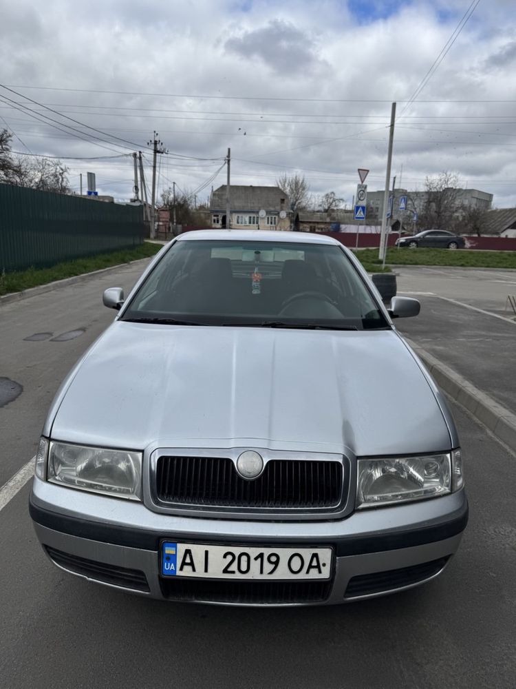 Продам шкода тур 2001 рік 1,6 газ бенз