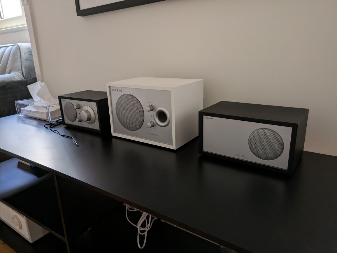 Tivoli Audio Modelo 2, com subwoofer