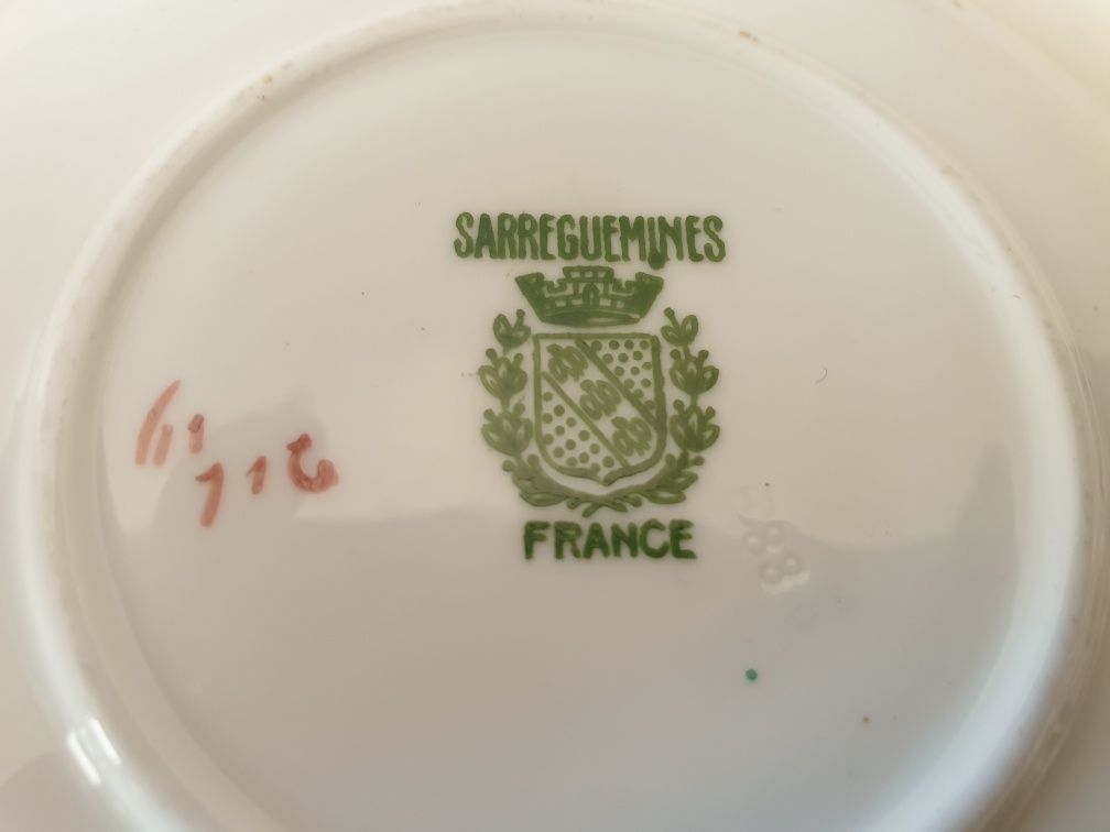 Par de antigas chavenas de café + pires em porcelana Sarreguemines