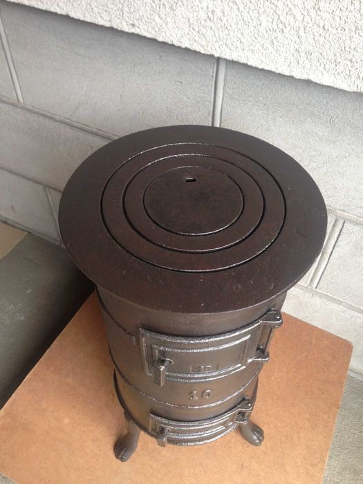 Piecyk żeliwny z lat PRL-u. Koza, cyganek.