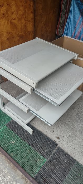 Modne metalowe  biurko wysuwane , pakowne, popiel gratis lampa