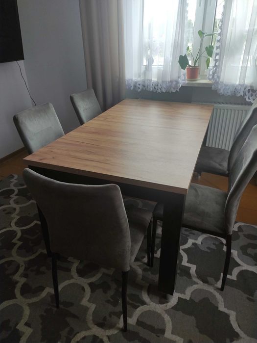 Stół do salonu rozkładany