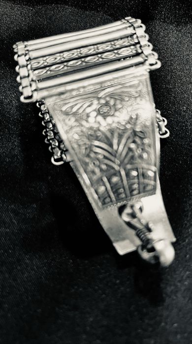 Pulseira da massimo dutti prateada julgo que é prata marroquina