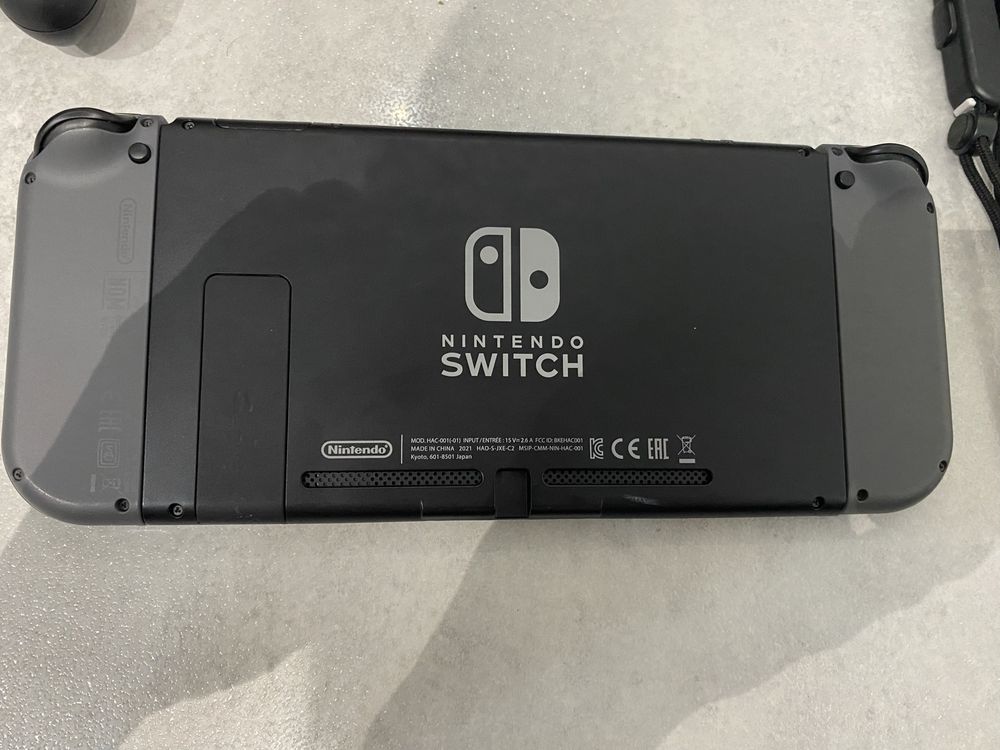 Nintendo switch +  2 gry zelda i fifa 22 + karta pamięci 128gb + etui