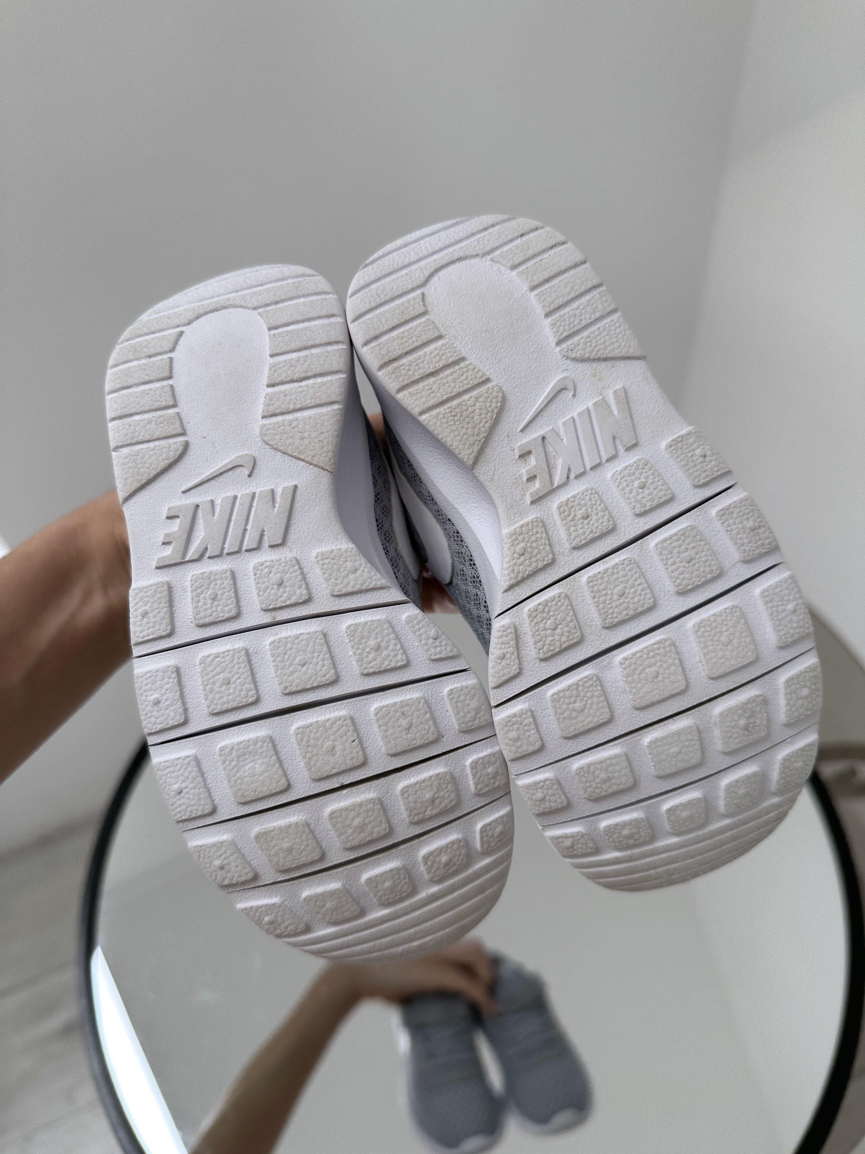 Легкие дышащие кроссовки на липучках  Nike