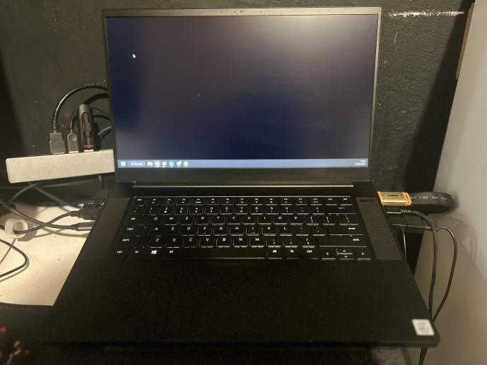 laptop Razer Blade 15 (Early 2020) i7-10750H. RTX2070. 16GB 1.5TB SSD