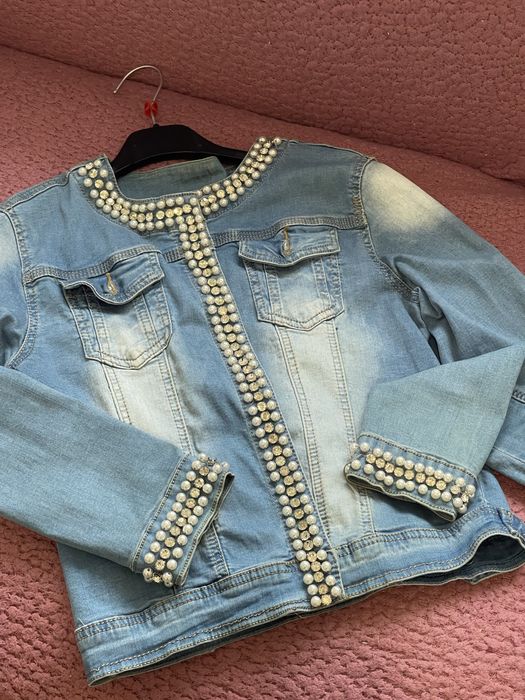Жіноча джинсова куртка