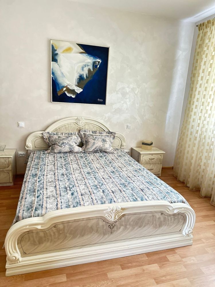 Оренда сімейного будинку біля міста — 300 м²