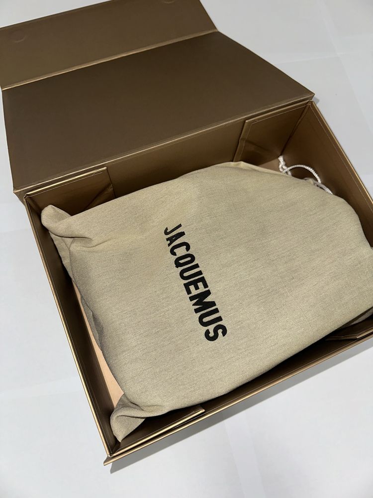 Czarna torebka Jacquemus