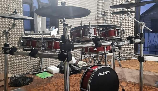 Alesis  strike 8000