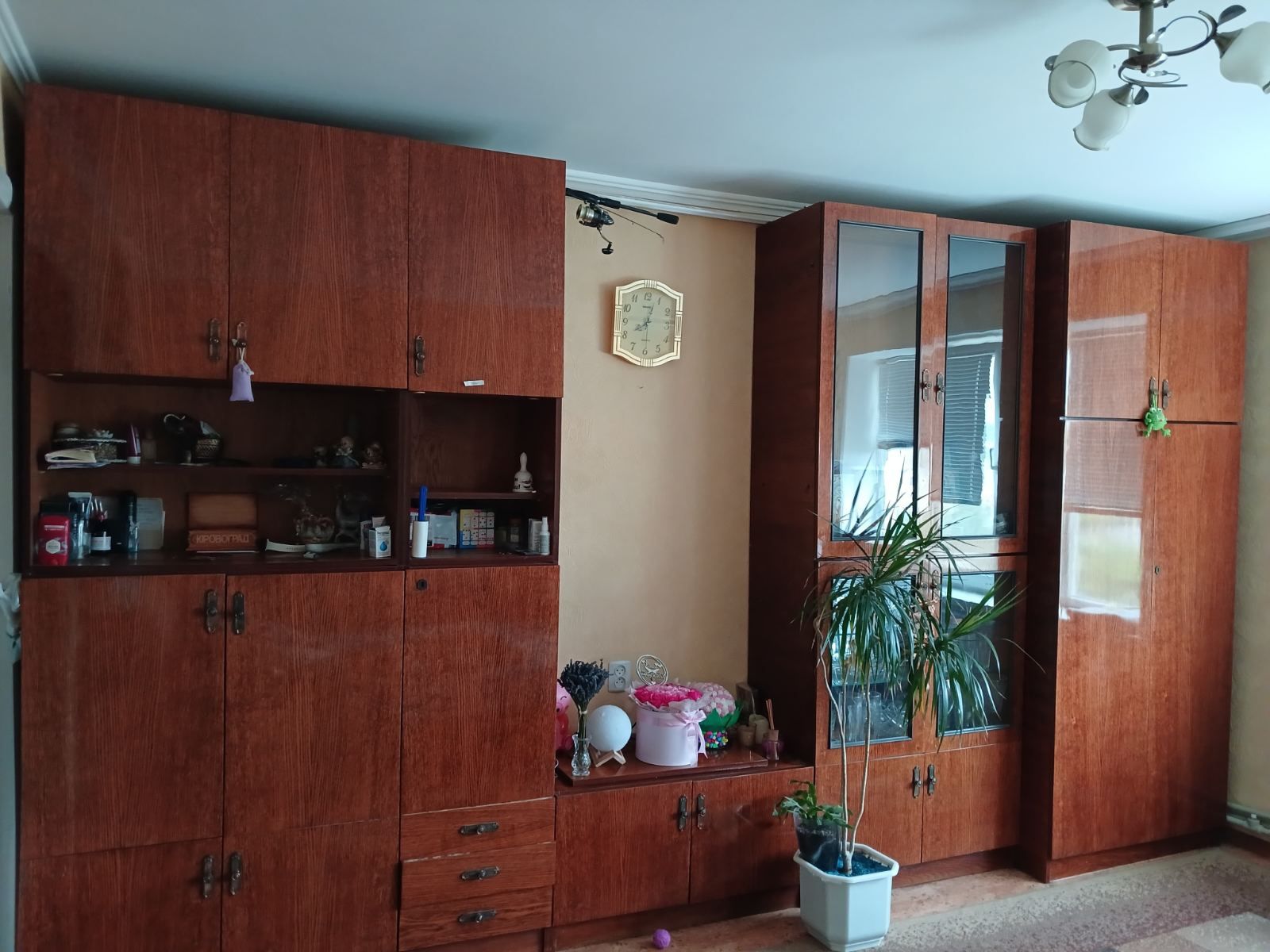 Продам стінку (можна по окремості)