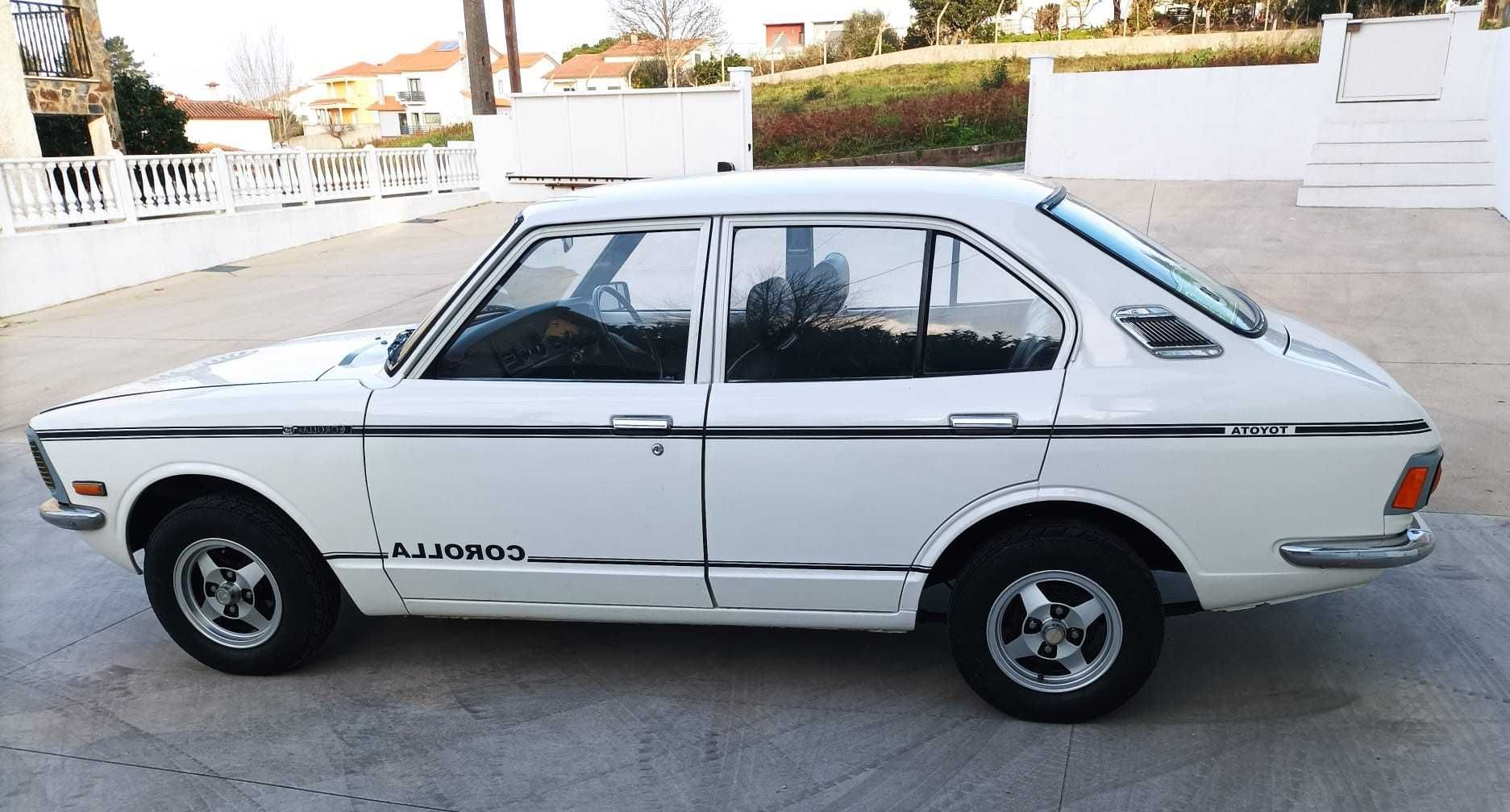 Carro Clássico Toyota Corolla 1200 KE20 L