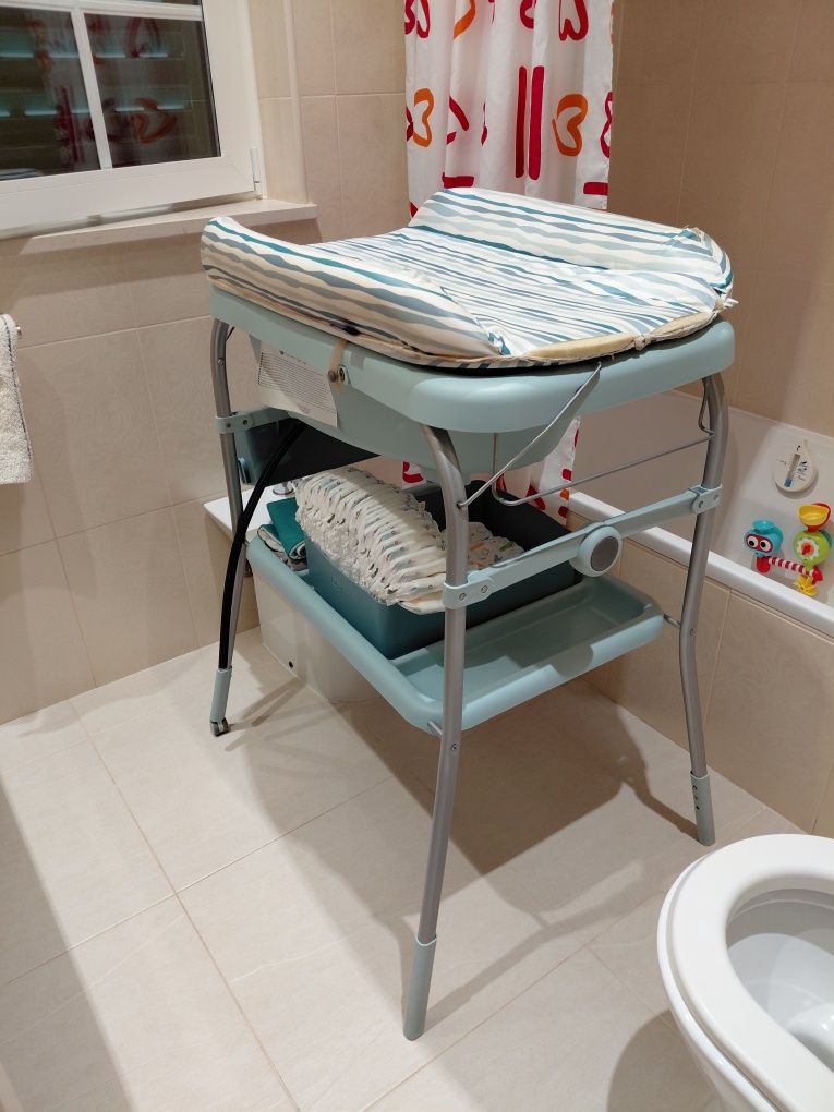 Muda fraldas com banheira Chicco