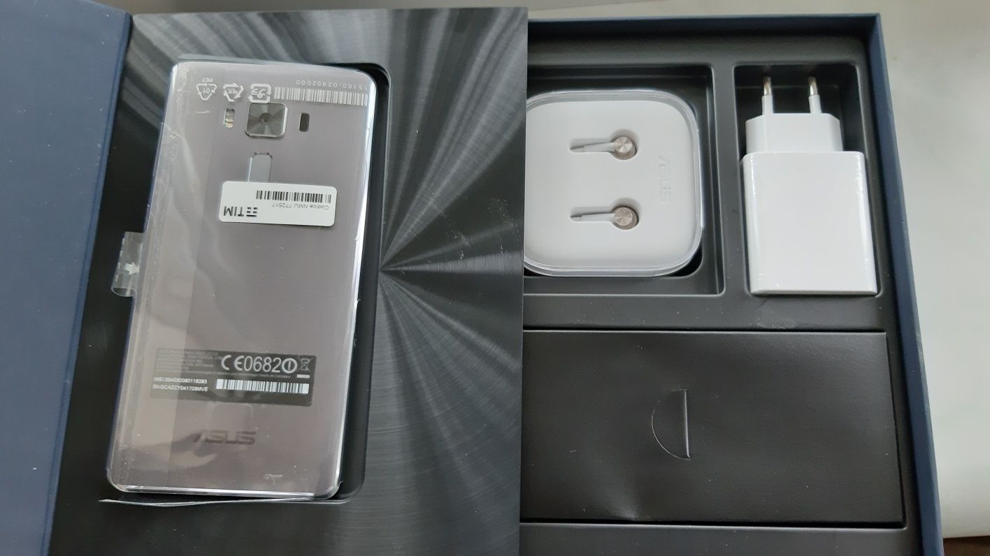 Телефон Asus zenfone 3 deluxe