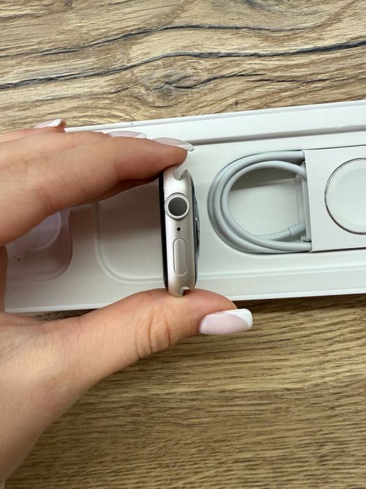 Apple Watch Series 8 41 MM Starlight GPS як новий