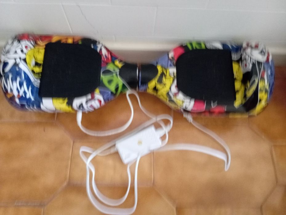 Hoverboard usado em pleno funcionamento com carregador original