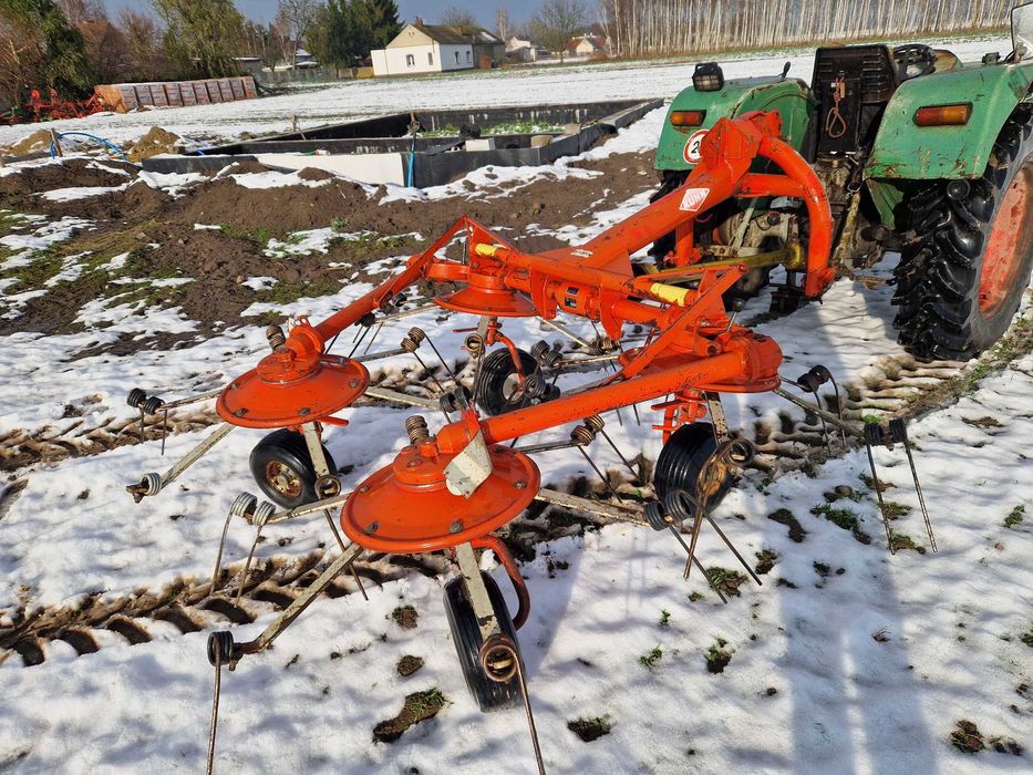 Przewracarka/ Przetrząsarka do siana kuhn 4.5m