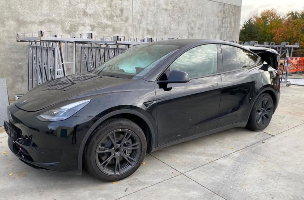 Tesla model y Двері ліві передні задні pbsb в наявності