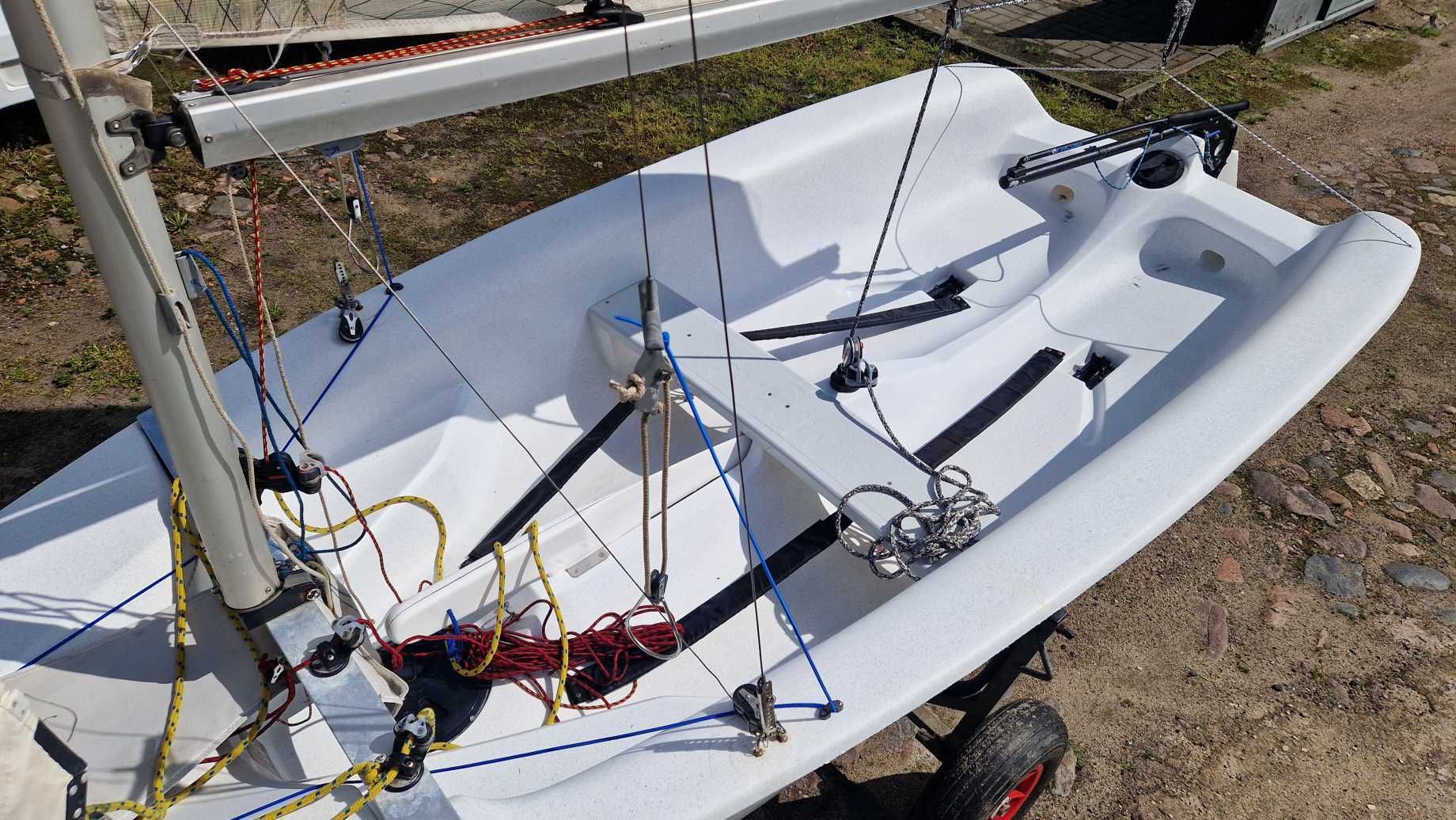 Łódź żaglowa żaglówka Topper Magno 3,94m + wózek slipowy