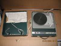 Bambino stary gramofon Fonica Typ WG 262 PRL