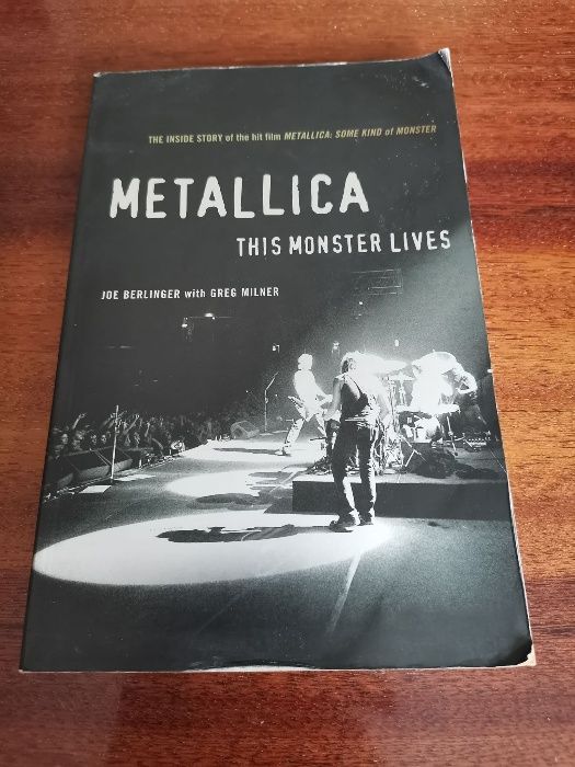 Книга "Metallica this monster lives"