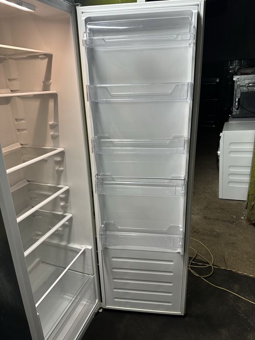 Вбудований холодильник IKEA /2022 рік/LED / 310 л/ холодярка