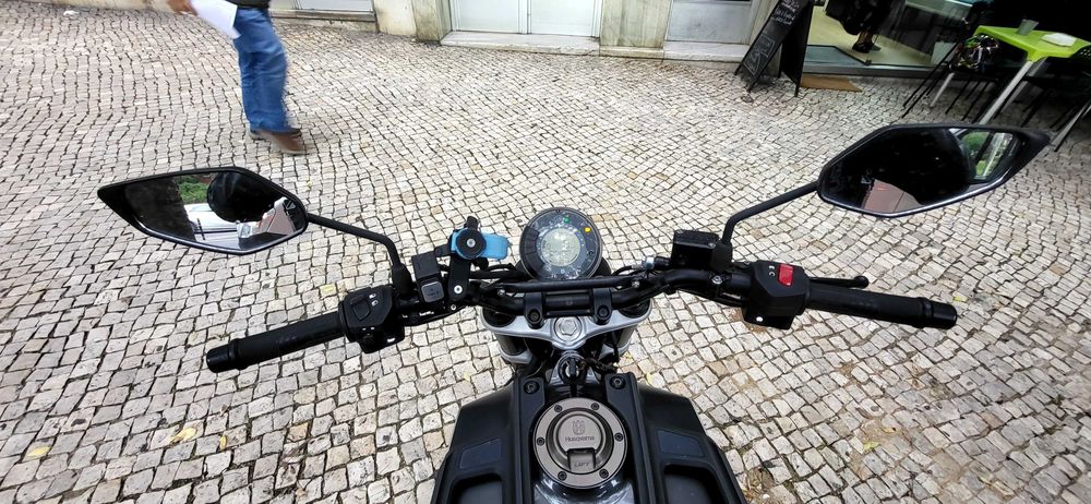 Husqvarna Svartpilen 125 – 2022 – Varios extras incluidos.