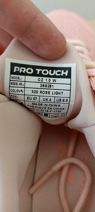 Женские кроссовки