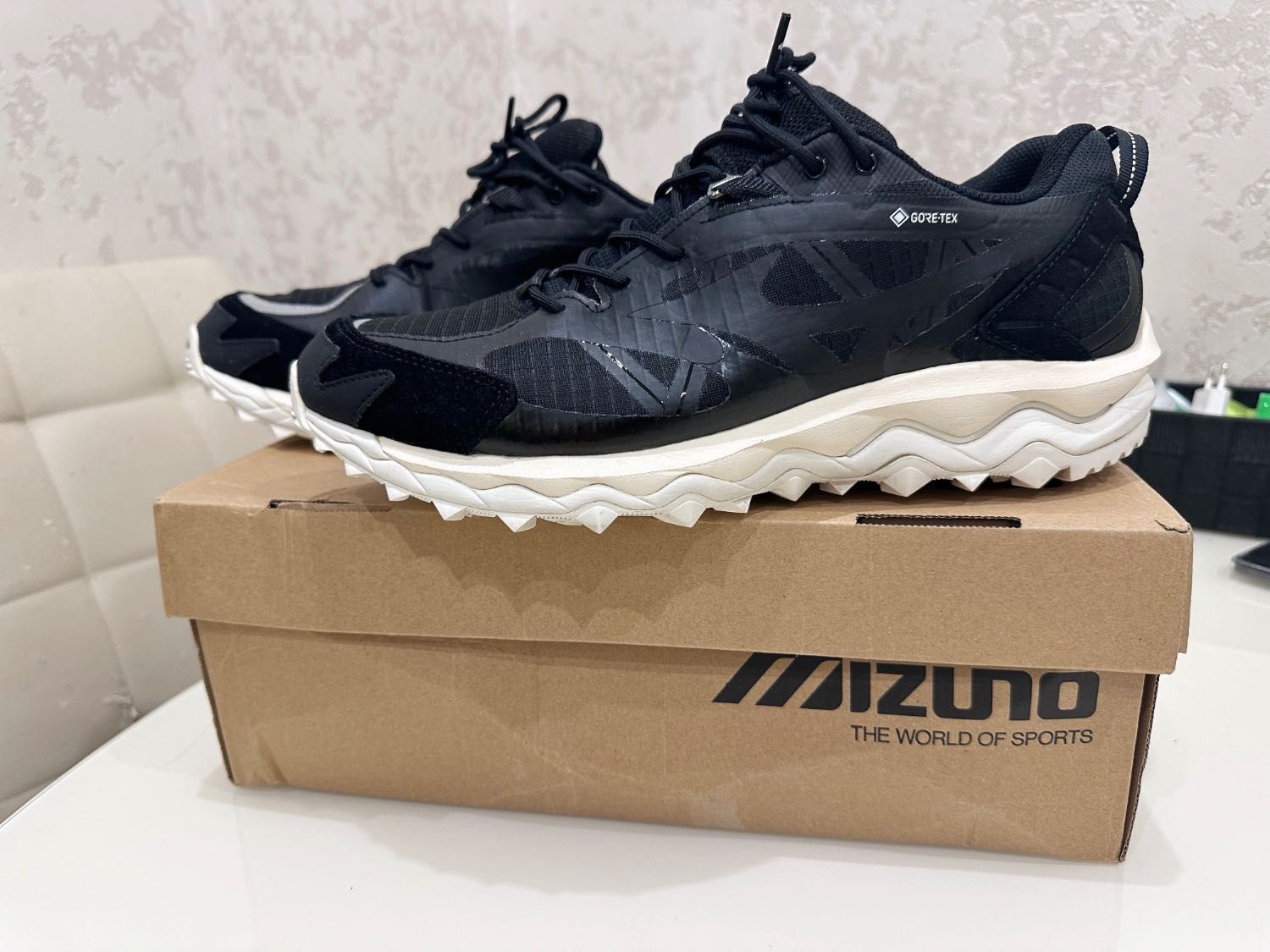 Продам свої оригінальні кросівки Mizuno Wave Mujin TL Gore-Tex