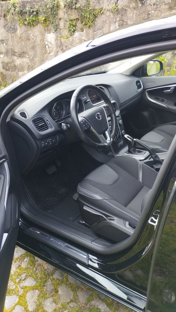 Volvo v40 T3 Como Novo