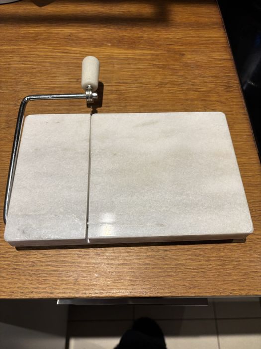 Krajalnica do sera marmurowa z cienką struną