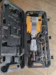 Młot wyburzeniowy JCB 1750 W