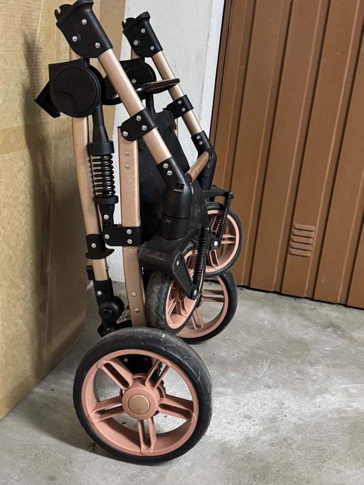 Carrinho Bebe com Alcofa e Ovo para automovel