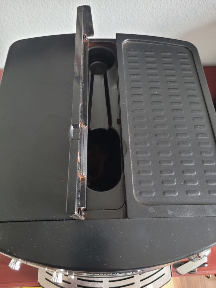 Ekspres ciśnieniowy Delonghi magnifica