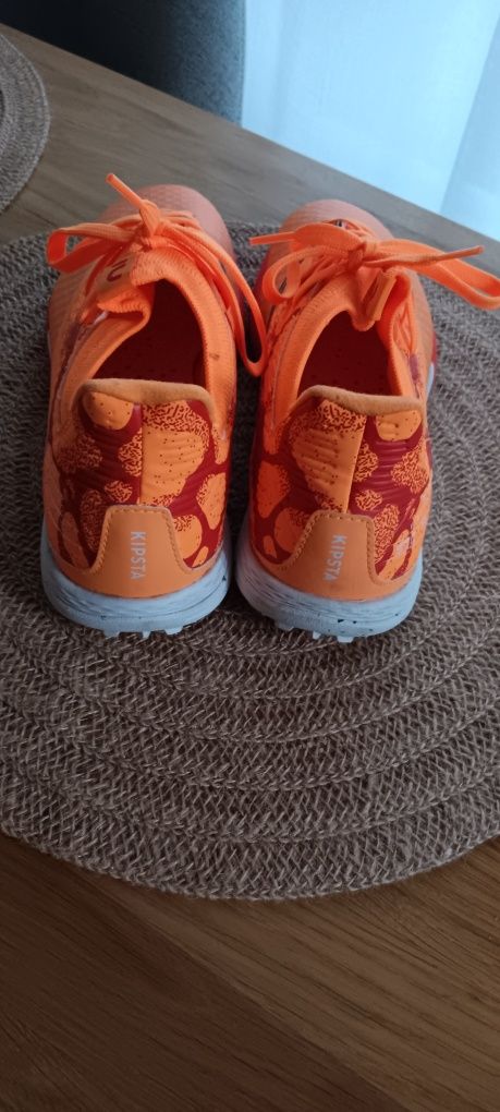 Nowe buty do piłki nożnej dla chłopca Turfy marki Kipsta rozmiar 39