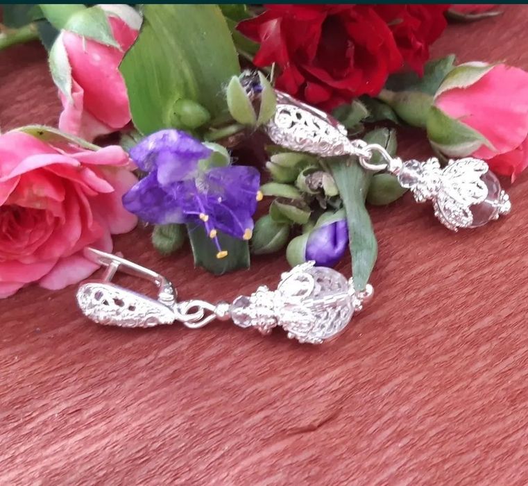 Срібло і гірський кришталь -ніжна елегантність