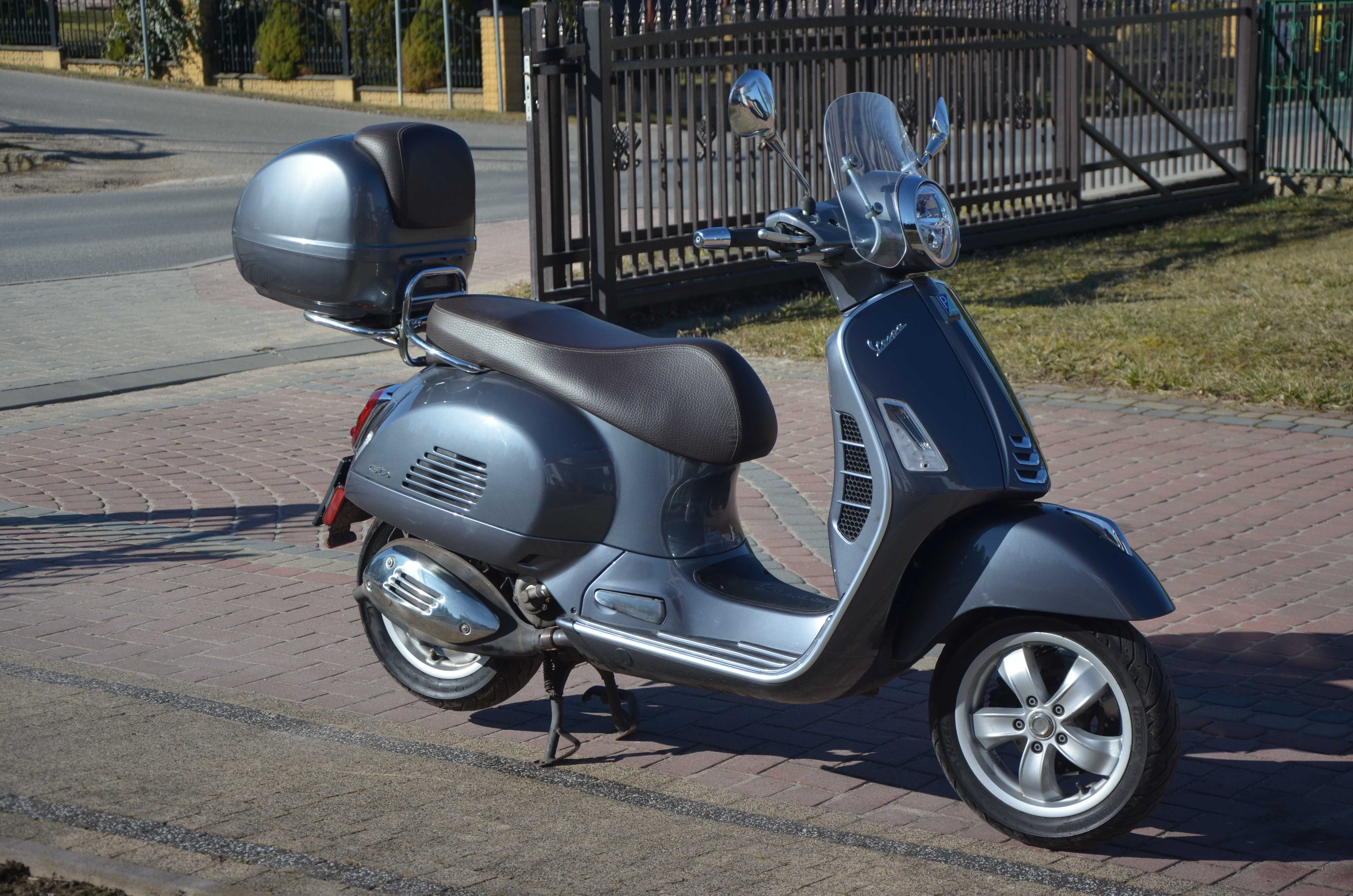vespa piaggio gts 300 rok 2021