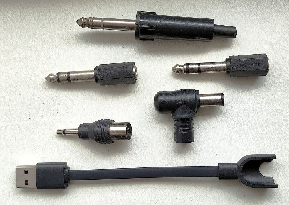 Аудіо та зарядні штекери, адаптери, перехідники.