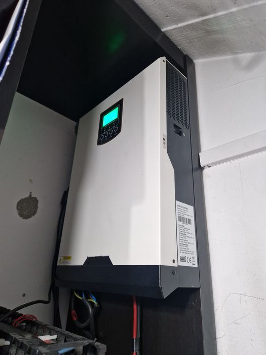 Inversor Híbrido 3 kVA 24 V → 230 V