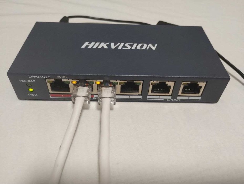 POE комутатор некерований Hikvision DS-3E0106P-E/M (4 порти)